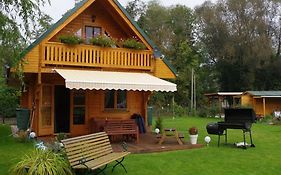 Idyllische Holzhütte mit Wasserzugang und Sauna